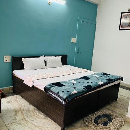 Tiwari G Home Stay Ujjain Extérieur photo