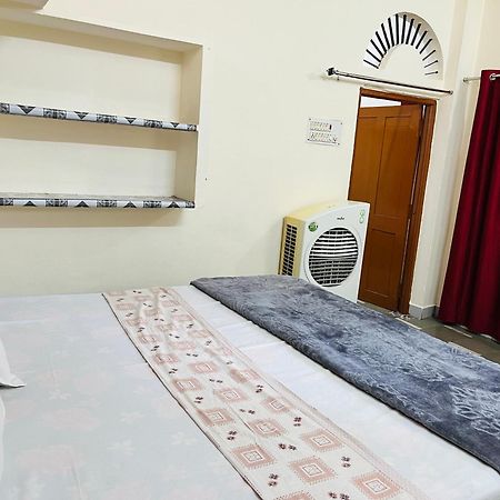 Tiwari G Home Stay Ujjain Extérieur photo