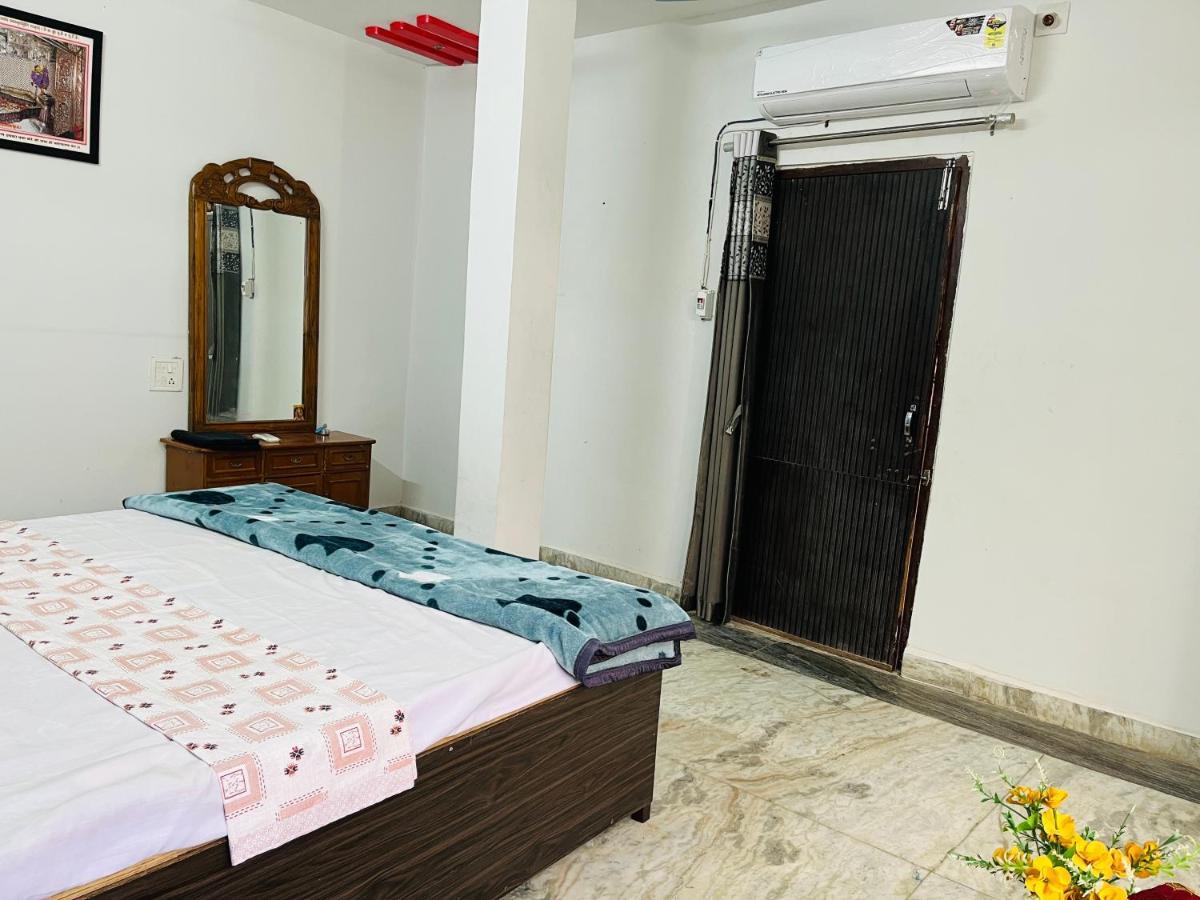 Tiwari G Home Stay Ujjain Extérieur photo