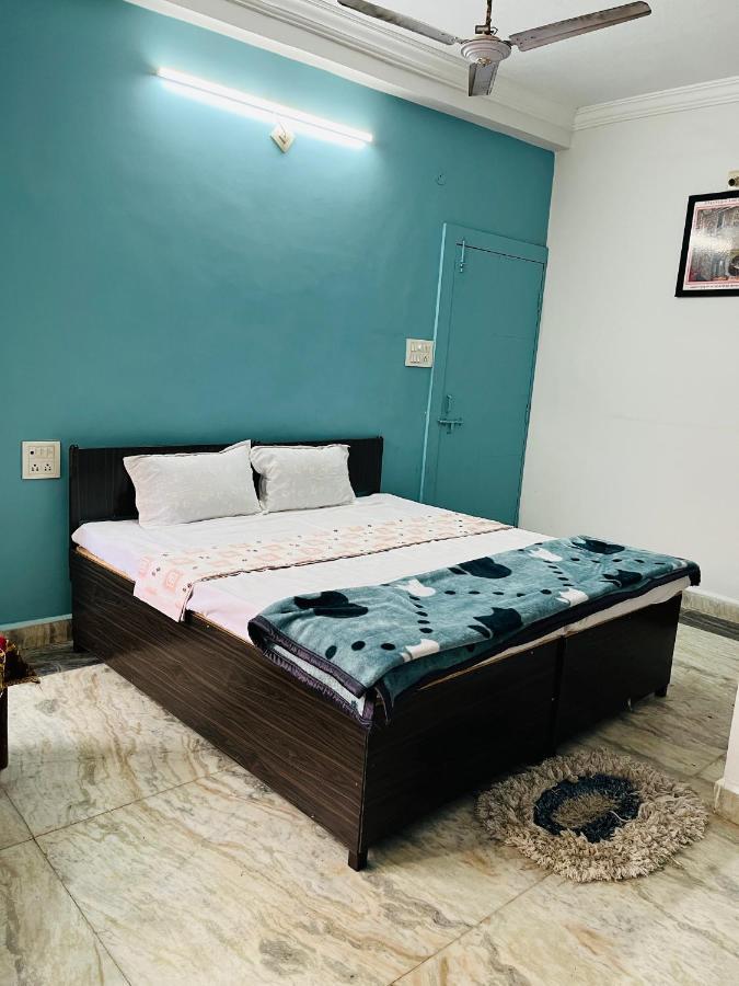 Tiwari G Home Stay Ujjain Extérieur photo