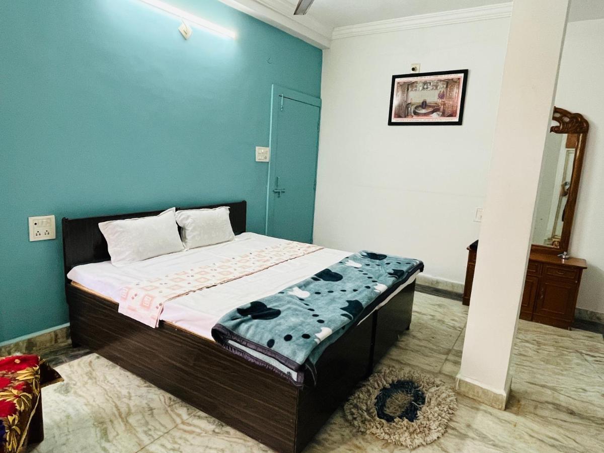 Tiwari G Home Stay Ujjain Extérieur photo