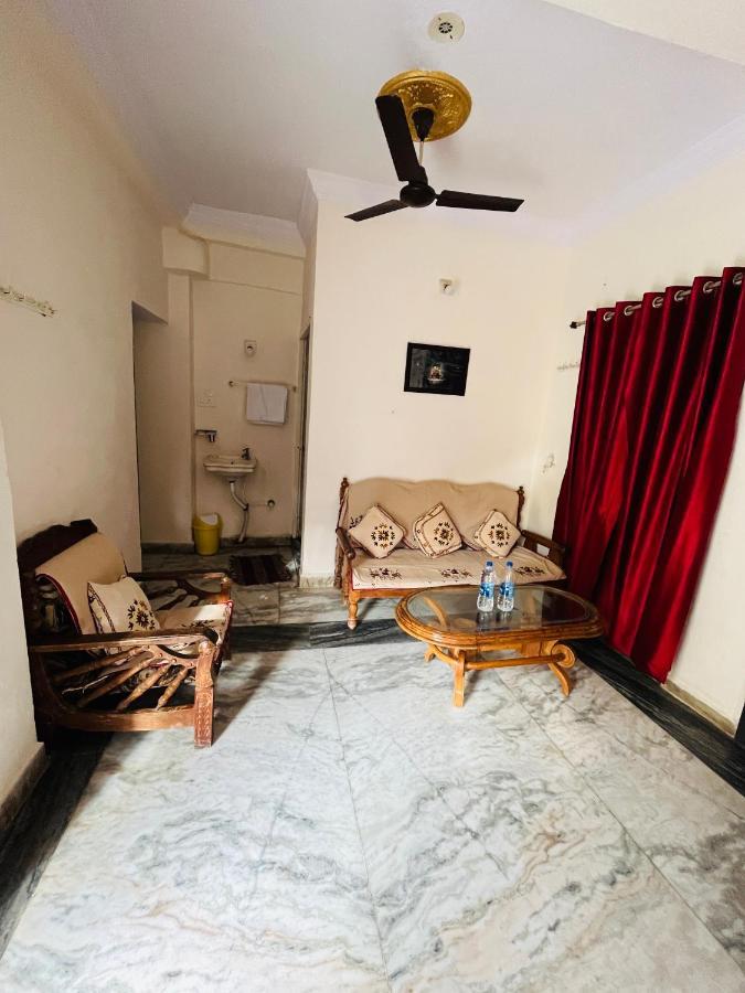 Tiwari G Home Stay Ujjain Extérieur photo