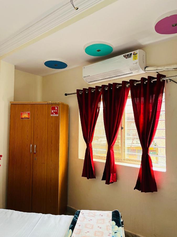 Tiwari G Home Stay Ujjain Extérieur photo