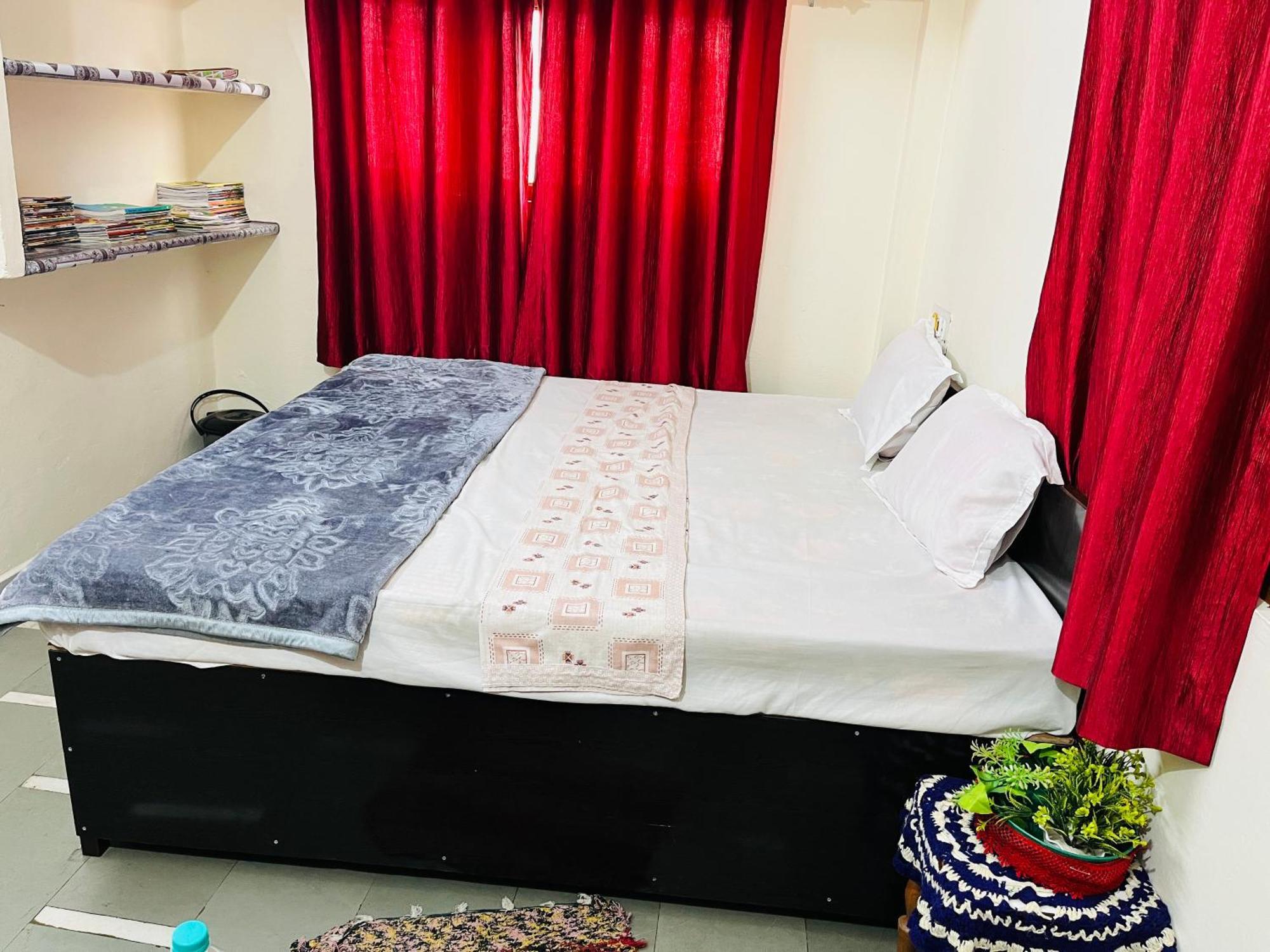 Tiwari G Home Stay Ujjain Extérieur photo