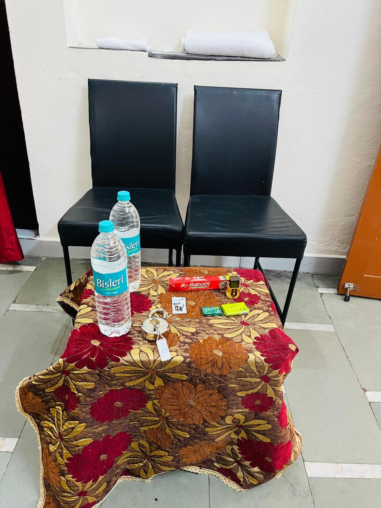 Tiwari G Home Stay Ujjain Extérieur photo