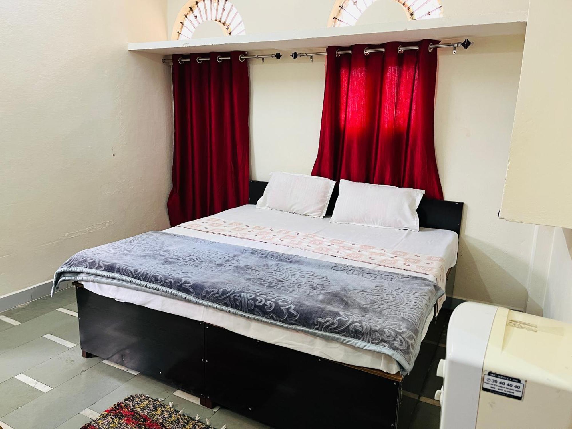 Tiwari G Home Stay Ujjain Extérieur photo