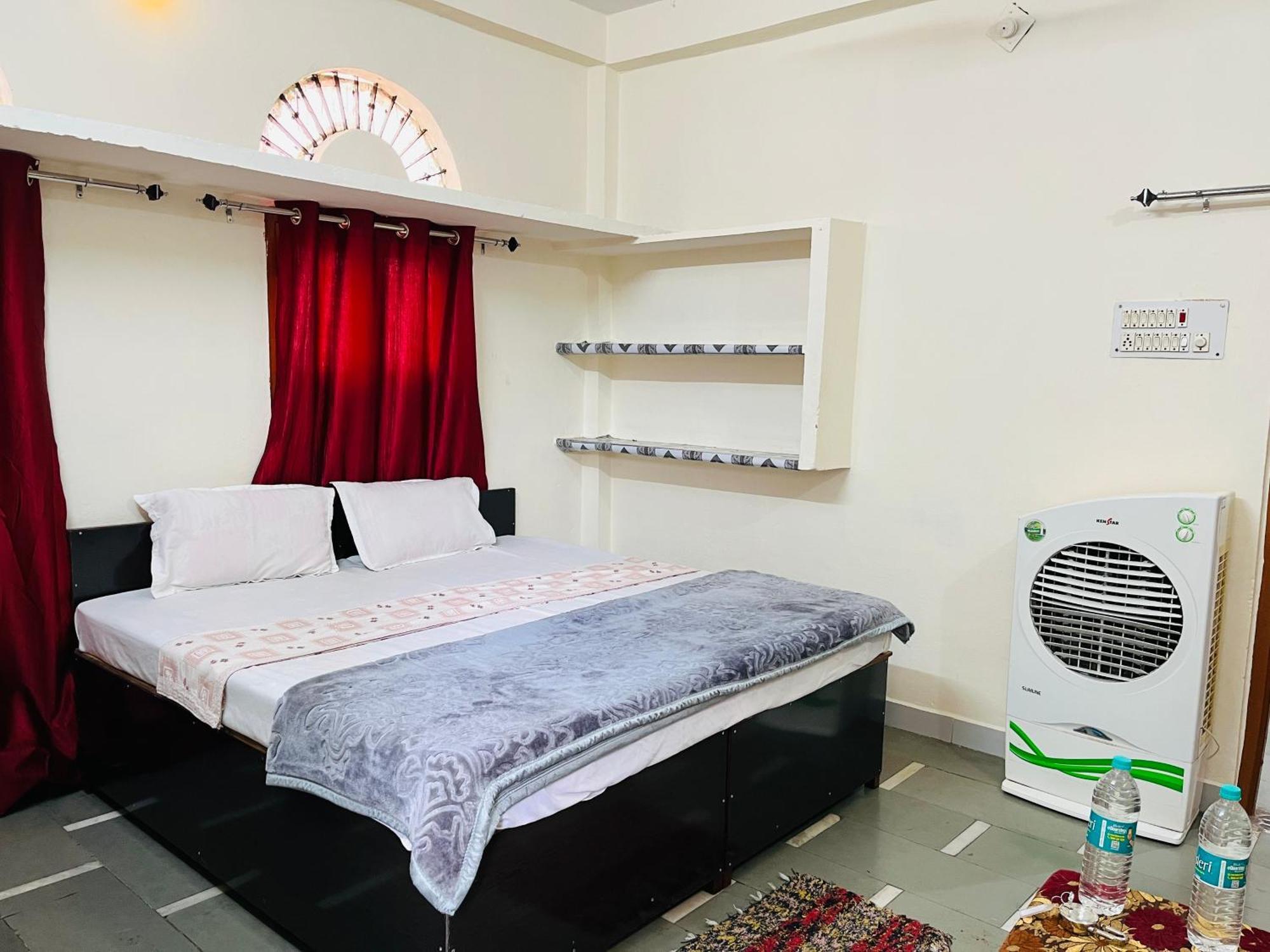 Tiwari G Home Stay Ujjain Extérieur photo