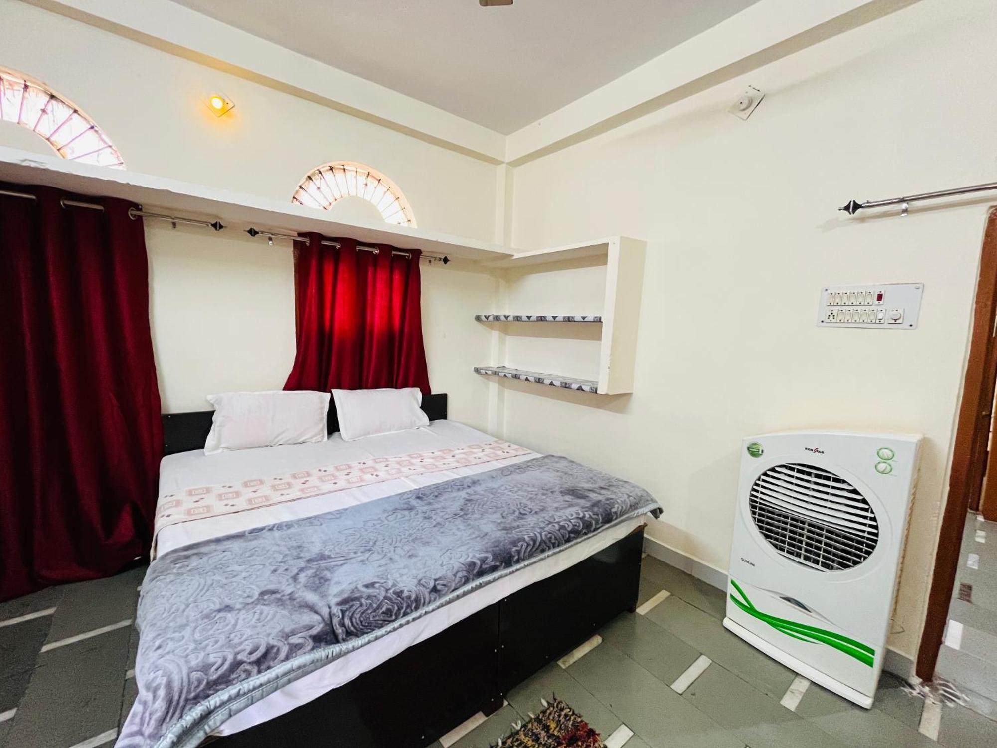 Tiwari G Home Stay Ujjain Extérieur photo