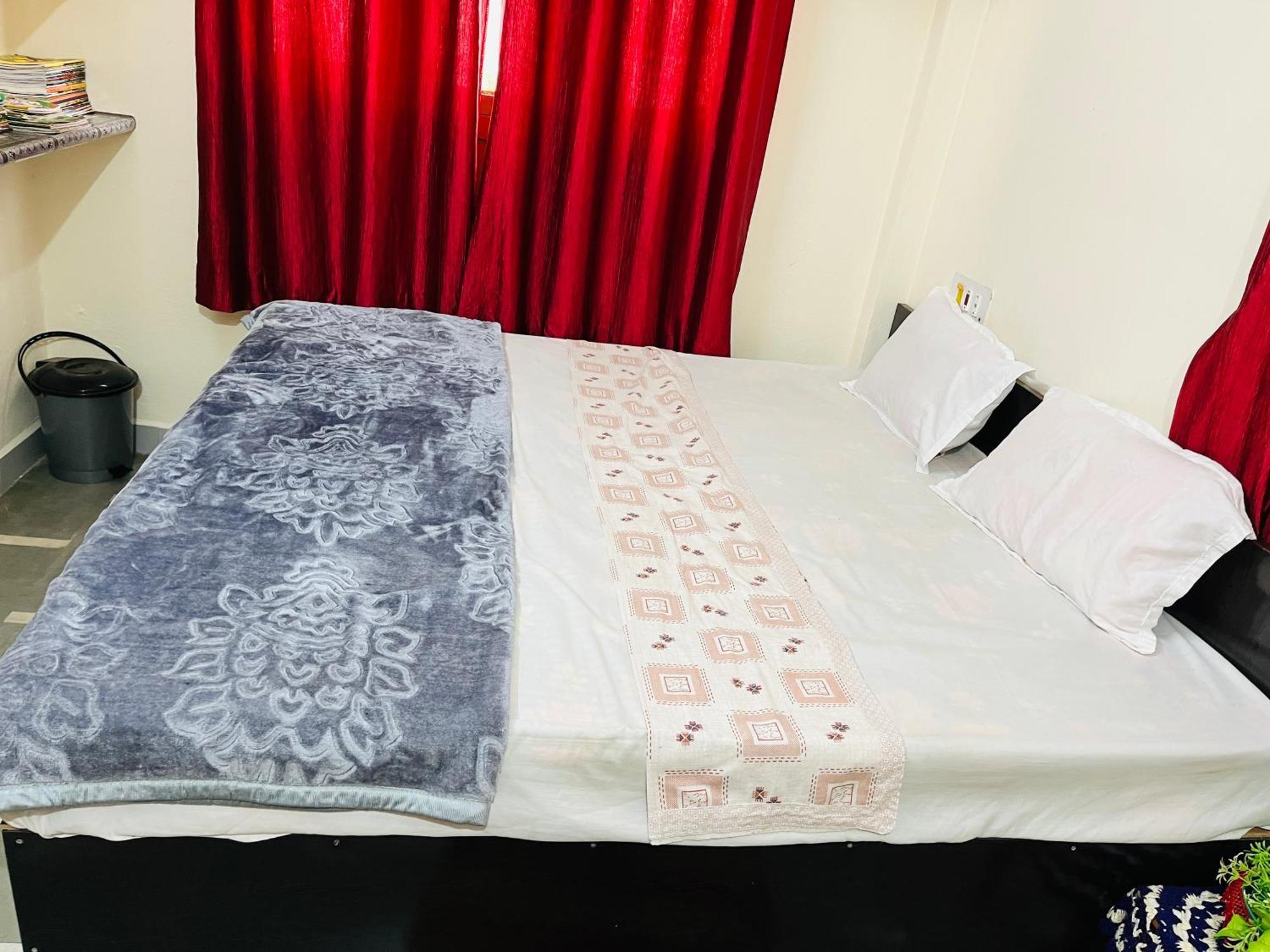 Tiwari G Home Stay Ujjain Extérieur photo