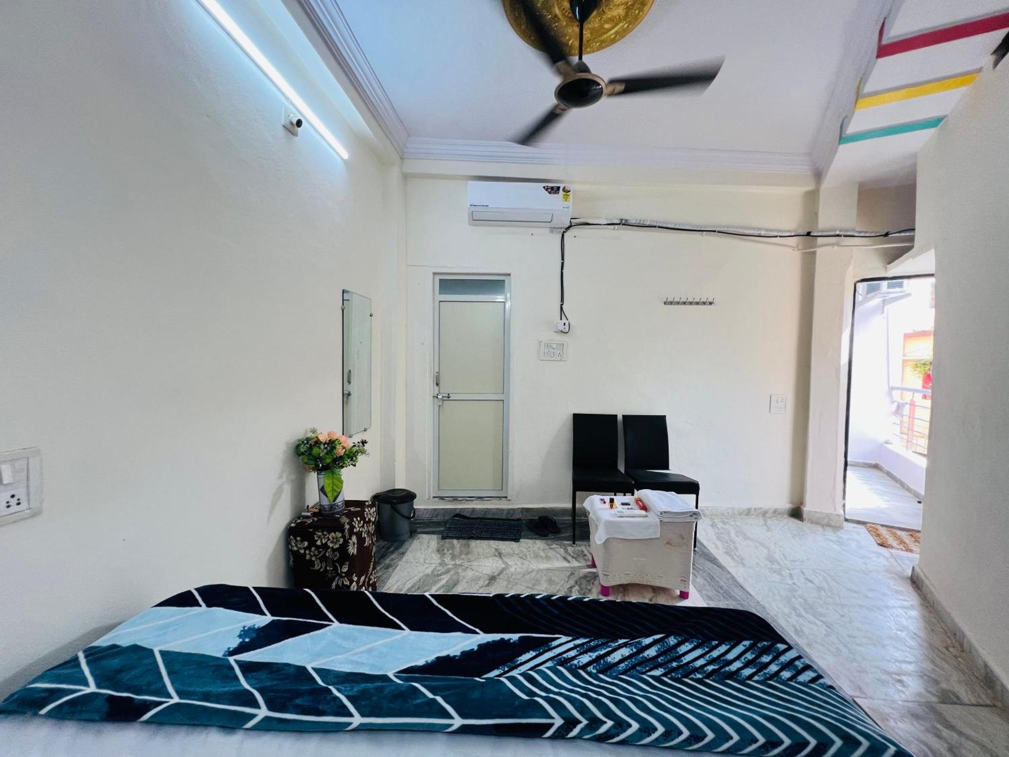 Tiwari G Home Stay Ujjain Extérieur photo