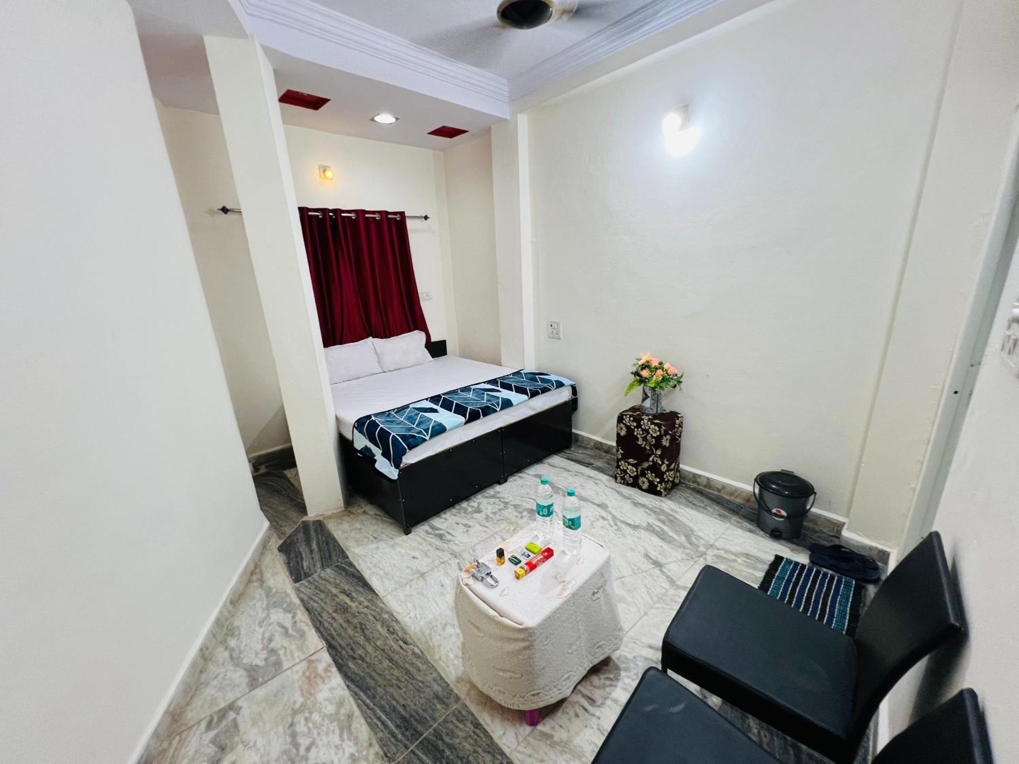 Tiwari G Home Stay Ujjain Extérieur photo