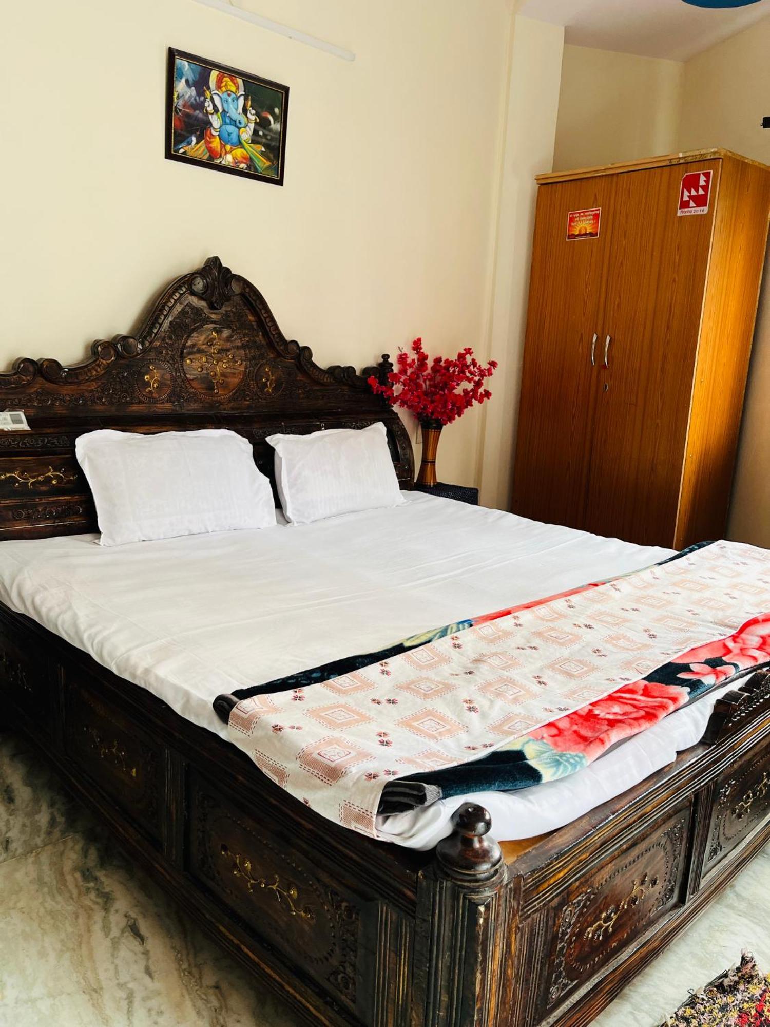 Tiwari G Home Stay Ujjain Extérieur photo