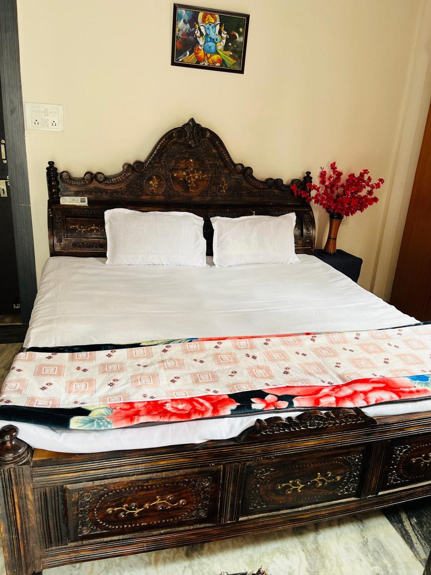 Tiwari G Home Stay Ujjain Extérieur photo